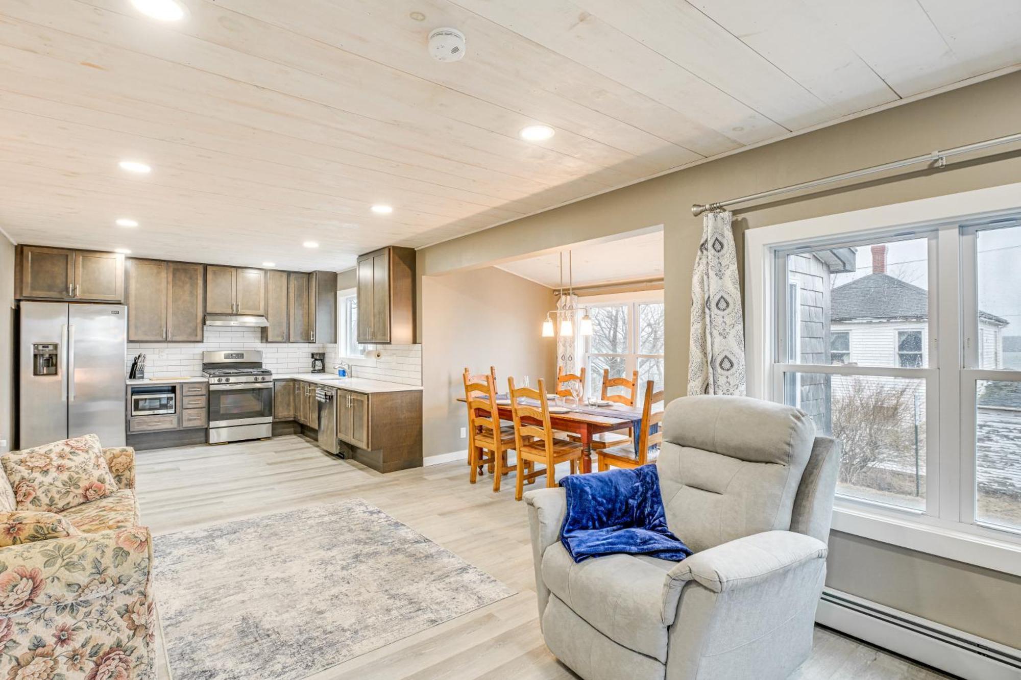 Cozy Maine Getaway Covered Deck, Walk To Beach! Lubec Kültér fotó