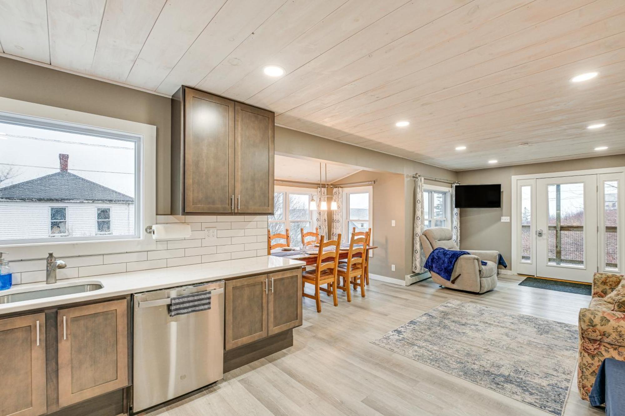 Cozy Maine Getaway Covered Deck, Walk To Beach! Lubec Kültér fotó